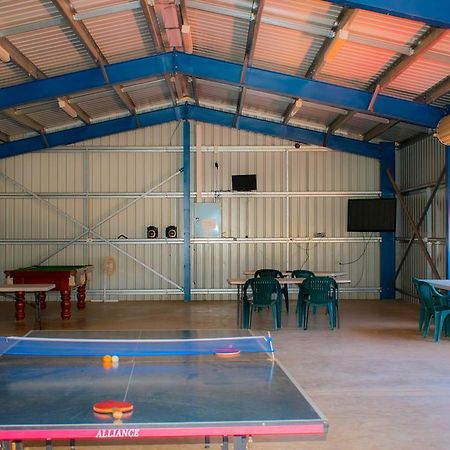 Outback Oasis Caravan Park カーナーボン エクステリア 写真