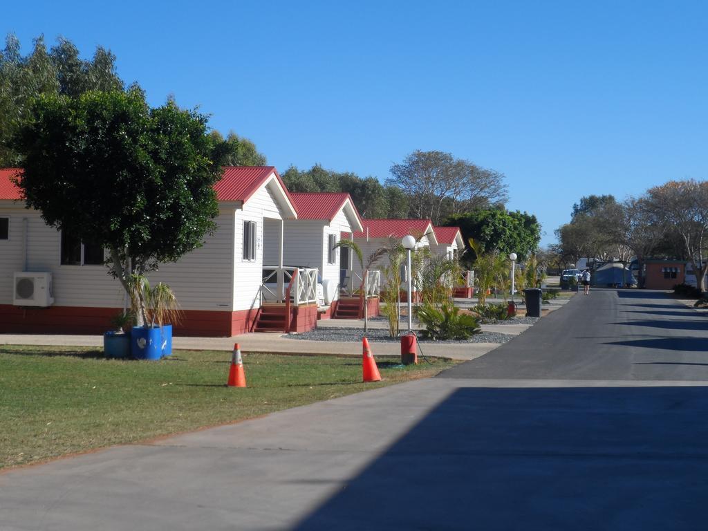 Outback Oasis Caravan Park カーナーボン エクステリア 写真